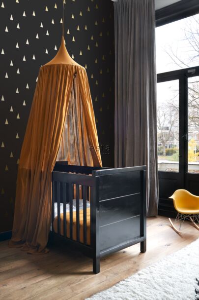 papel pintado habitación de bebé triángulos gráficos negro y oro 139123